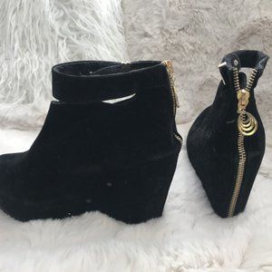 women high heel shoe